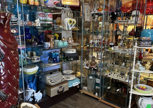 Curio Cabinets 